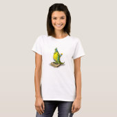 Lambeosaurus staand op een weegschaal. t-shirt (Voorkant volledig)