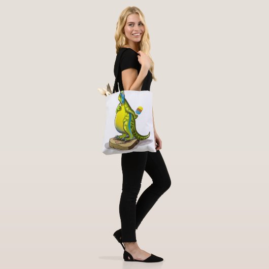 Lambeosaurus staand op een weegschaal. tote bag (Op model)