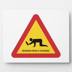 LAMPENDE MENSEN OVERSTEKEN VERKEERSTEKEN FOTOPLAAT