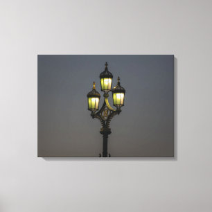 Lamppost verlicht 's nachts uitzicht canvas print
