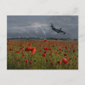 Lancaster Bomber over een papaverveld Briefkaart (Voorkant)