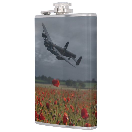 Lancaster Bomber over een papaverveld Heupfles (Links)