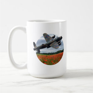 Lancaster Bomber over een papaverveld Koffiemok