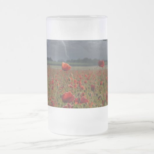 Lancaster Bomber over een papaverveld Matglas Bierpul (Center)