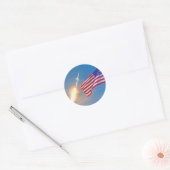 Lancering van Apollo 11 met Amerikaanse vlag Ronde Sticker (Envelop)