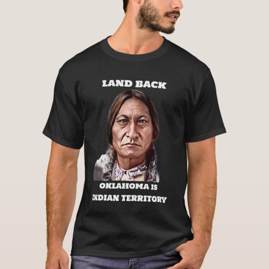LAND BACK OKLAHOMA IS EEN TSHIRT VAN INDIAAS TERRI (Voorkant)