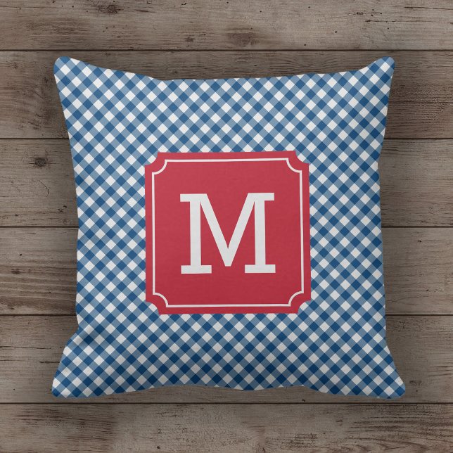Land Chique Blauw Gingham Naam Monogram Kussen (Creator heeft geüpload)