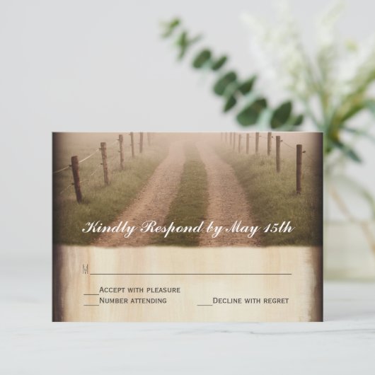 Land Dirt Road Rustic Fence Post Wedding RSVP (Staand voorkant)