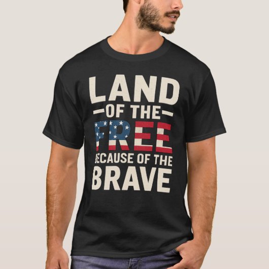 LAND OF THE FREE OMDAT DE BRAVE T-shirt  (Voorkant)