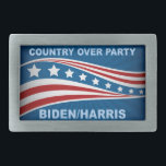 Land over partij Biden Harris Gesp<br><div class="desc">Roep de Republikeinen op om voor Joe Biden en Kamala Harris te stemmen door hun land over hun politieke partij te hevelen. Stem blauw om Amerika te redden tijdens de verkiezingen van 2024. Koele riemgesp.</div>
