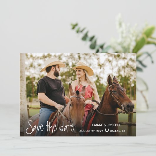 Land Westerne bruiloft Twee Foto slaat de datum op Save The Date (Staand voorkant)