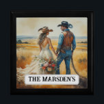Land Westerne bruiloft Waterverf Cadeaudoosje<br><div class="desc">Land Western Bruiloft Waterverf Gift Box. Romantische schildering van pasgetrouwden in een rustieke omgeving, gewijd aan het beginnen van hun leven samen. Dit afbeelding is deels door AI gemaakt. Het ziet eruit als een handgemaakt waterverf kunstwerk. Maakt een geweldig cadeau voor de cowboy en cowgirl pasgetrouwden. Vervang "The Marsden's" gewoon...</div>