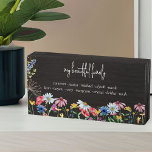 Land Wildflower Prachtige familie met namen Houten Kist Print<br><div class="desc">Landenwildbloemhouten doosje op maat van je aangepaste tekst, zoals "mijn mooie familie" en de voornamen van je kinderen, schoonouders en/of kleinkinderen. Het ontwerp omvat wilde bloemen in het waterverf land, waaronder papaver, madeliefje, cornflower, coneflower, klaver en zaadkop. Het wordt geletterd met casual modern manuscript en klassieke typografie. U kunt de...</div>