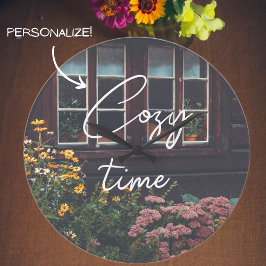 Landbouwareaal met tuintuin grote klok