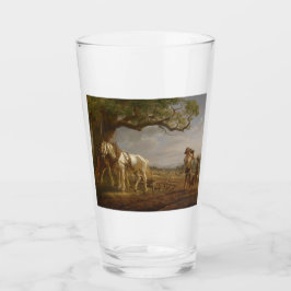 Landbouwers die in een veld met paarden en ploegen glas