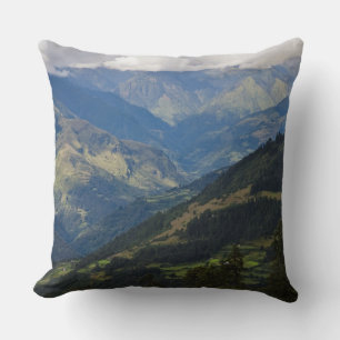 Landbouwgrond en dorp in de Himalaya Kussen