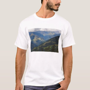 Landbouwgrond en dorp in de Himalaya T-shirt