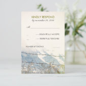 Landelijk hek prikkeldraad rustieke bruiloft RSVP (Staand voorkant)