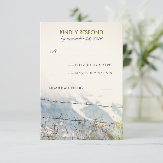 Landelijk hek prikkeldraad rustieke bruiloft RSVP (Staand voorkant)