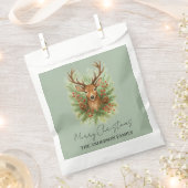 Landelijk hertenhoofd in bosomgeving met winterfol bedankzakje (Geknipt)