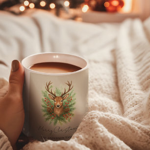 Landelijk hertenhoofd in bosomgeving met winterfol koffiemok