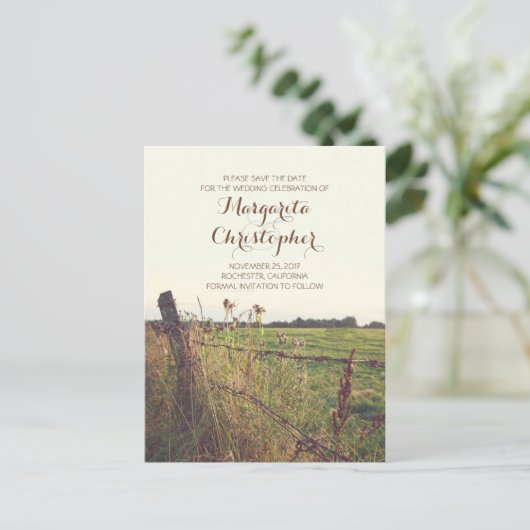 Landelijk weiland hek rustiek Save the date briefk Aankondigingskaart (Staand voorkant)