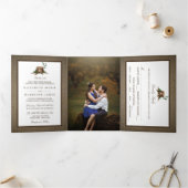 Landelijke bijtende monogramboom en bunkerbruiloft drieluik uitnodiging (Binnen)