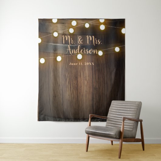 Landelijke boerenschuur houten wijnvat & lichten wandkleed (In situ)