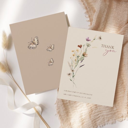 Landelijke bruine veldbloemen en vlinders bruiloft bedankkaart
