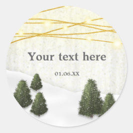 Landelijke dennenbomen op een winterhuwelijk decem ronde sticker