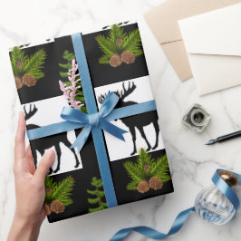 Landelijke eland met takken van dennenbomen  cadeaupapier