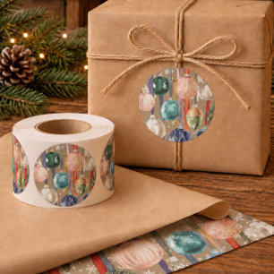 Landelijke glazen vintage kerstballen hangend aan ronde sticker