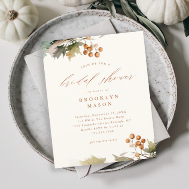 Landelijke herfst budget bruidsuitnodiging (Rustic fall greenery bridal shower invitations.)