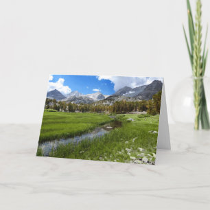 Landelijke kreek en berglandschap, leeg van binnen kaart