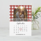 Landelijke rode geruite verlovingsfotobogen bruilo save the date (Staand voorkant)