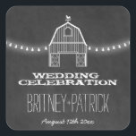 Landelijke Rustieke Chalkboard Schuur Huwelijksgun Vierkante Sticker<br><div class="desc">Country Rustic Chalkboard Barn Wedding Favors Seals - gebruik deze stickers om enveloppen aan te kleden op gunsten voor gasten of wat je maar wilt. Het ontwerp heeft een krijtbordachtergrond met een witte schuur aan de bovenkant en witte snaarlichten. Je kunt de tekst ook wissen en toevoegen wat je wilt...</div>