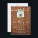 Landelijke Zonnekraam Schuur Lichtslingers  Save The Date<br><div class="desc">Landelijke Zonnekraam Schuur Lichtslingers Bewaar de Datum - Een landelijke uitnodiging met een boerenschuur versierd met zonnebloemen en lichtslingers erboven. Aan de achterkant van de uitnodiging staan een monogram en een QR-code.</div>