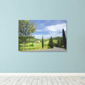 Landenstreep tussen cyperbomen in canvas afdruk (Insitu (Houten vloer))