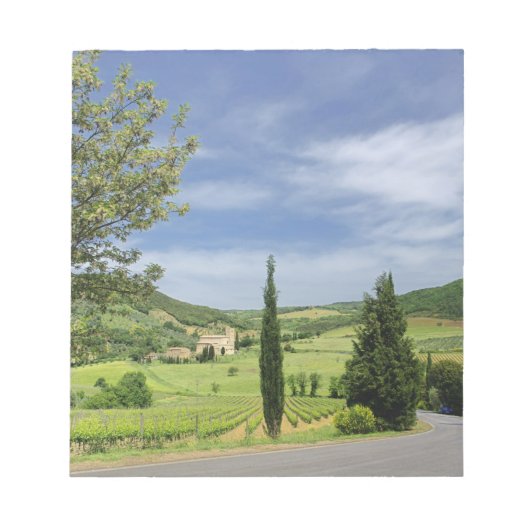 Landenstreep tussen cyperbomen in notitieblok (Voorkant)