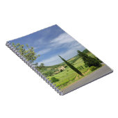 Landenstreep tussen cyperbomen in notitieboek (Rechterzijde)