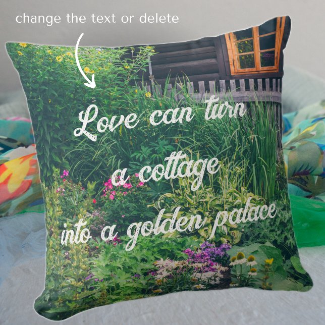 Landhuis met kleurrijke tuin kussen (Creator heeft geüpload)