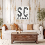 Landhuis Rustieke Staat Postcode South Carolina Canvas Afdruk<br><div class="desc">Dit rustieke teken is een eenvoudige manier om uw liefde voor thuis te tonen. De postcode kan worden gepersonaliseerd met elke postcode in de staat. Maakt een geweldig cadeau. Creëer door Simply Farmhouse Press.</div>