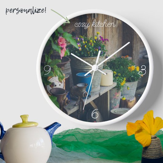 Landhuis veranda versierd met levendige pansies