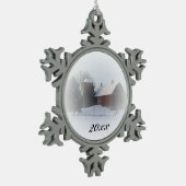 Landkerstak met rode kerstmann gedateerd tin sneeuwvlok ornament (Links)