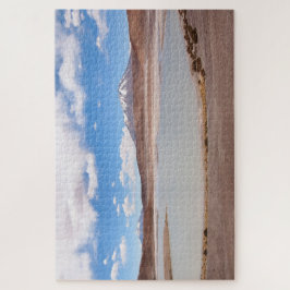 Landschap in het meer met vulkaan op de Altiplano Legpuzzel