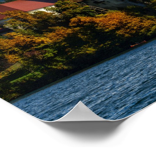 Landschap in het meer van Bled in de herfst Poster (Hoek)