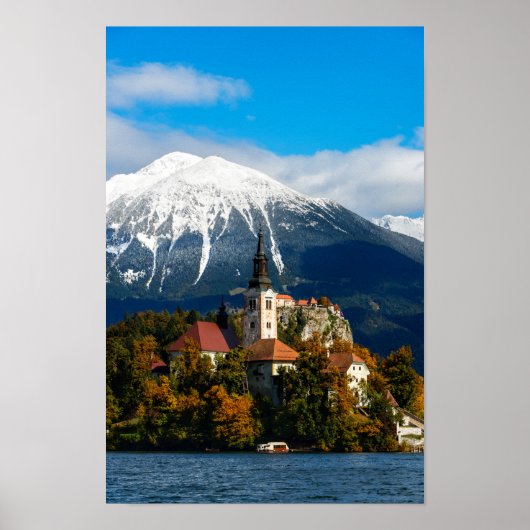 Landschap in het meer van Bled in de herfst Poster (Voorkant)
