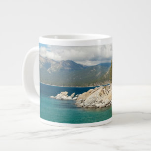 Landschap meer grote koffiekop