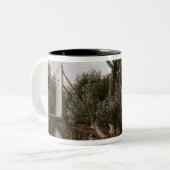 Landschap met brug, c.1628 tweekleurige koffiemok (Voorkant links)