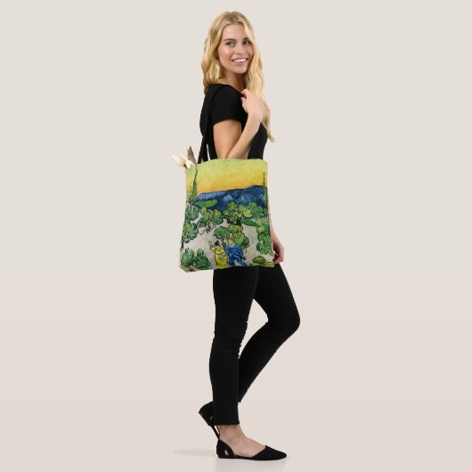 Landschap met Couple Waling door Vincent van Gogh Tote Bag (Op model)